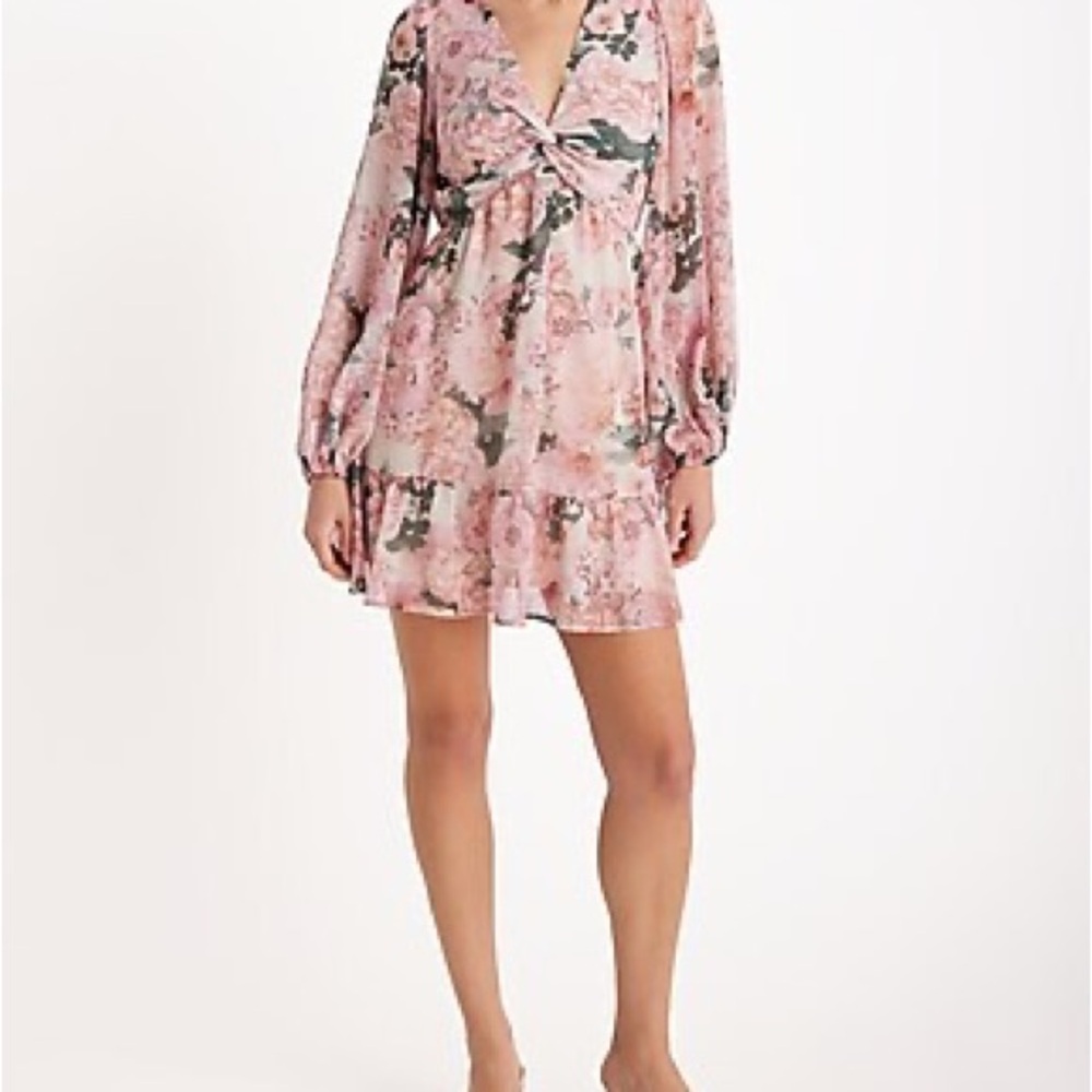 EXPRESS FLORAL RUFFLE TIE V-NECK LONG SLEEVE ROMPER sz large—perfect for spring!